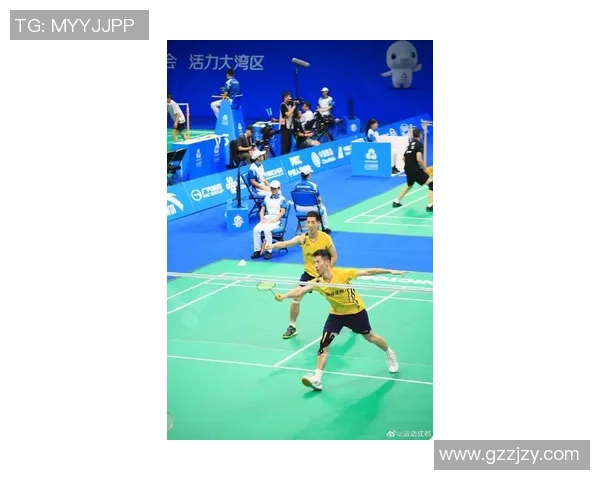 成都羽毛球队在比赛中展现实力经验排名创新高引发广泛关注与热议 成都羽毛球队在比赛中展现实力经验排名创新高引发广泛关注与热议